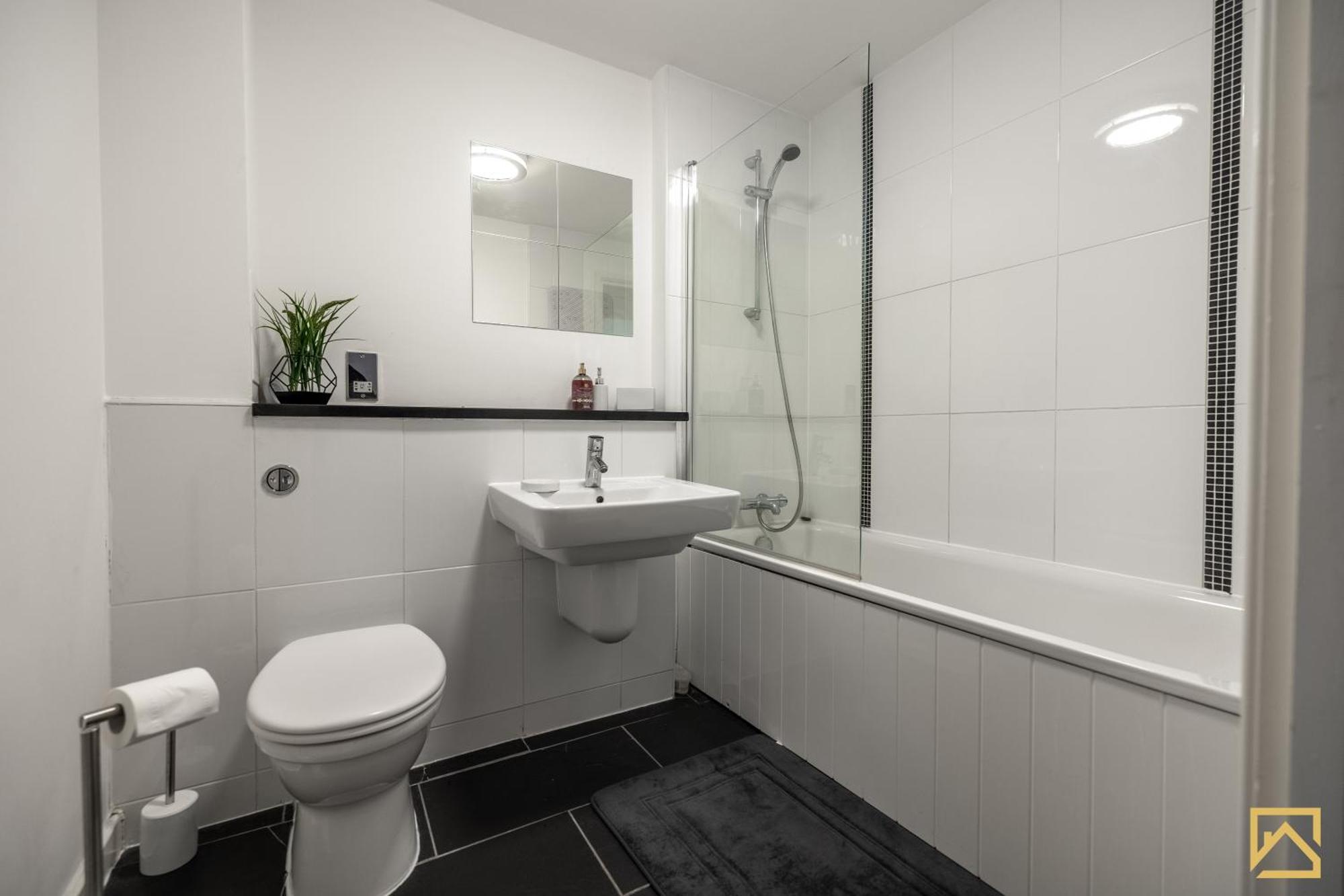 Modern 1 Bed In Central Mk, Free Parking, Smart Tv, Manhattan House By Valore Property Services Milton Keynes Exterior foto